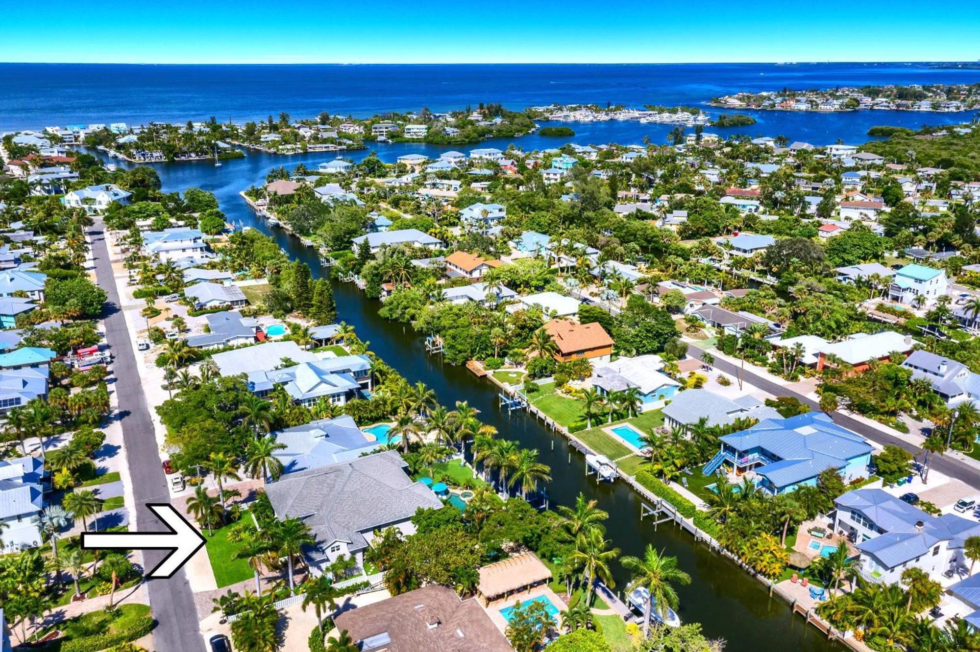 Bikinis And Martinis Waterfront Canal Villa Anna Maria Exterior foto