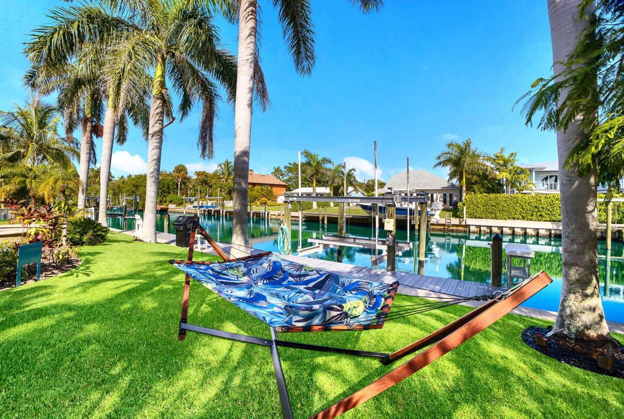 Bikinis And Martinis Waterfront Canal Villa Anna Maria Exterior foto