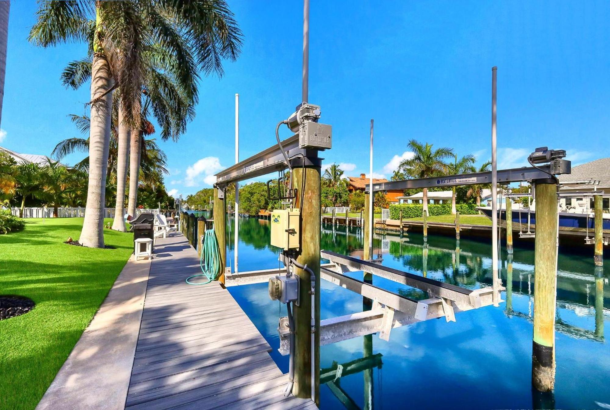 Bikinis And Martinis Waterfront Canal Villa Anna Maria Exterior foto