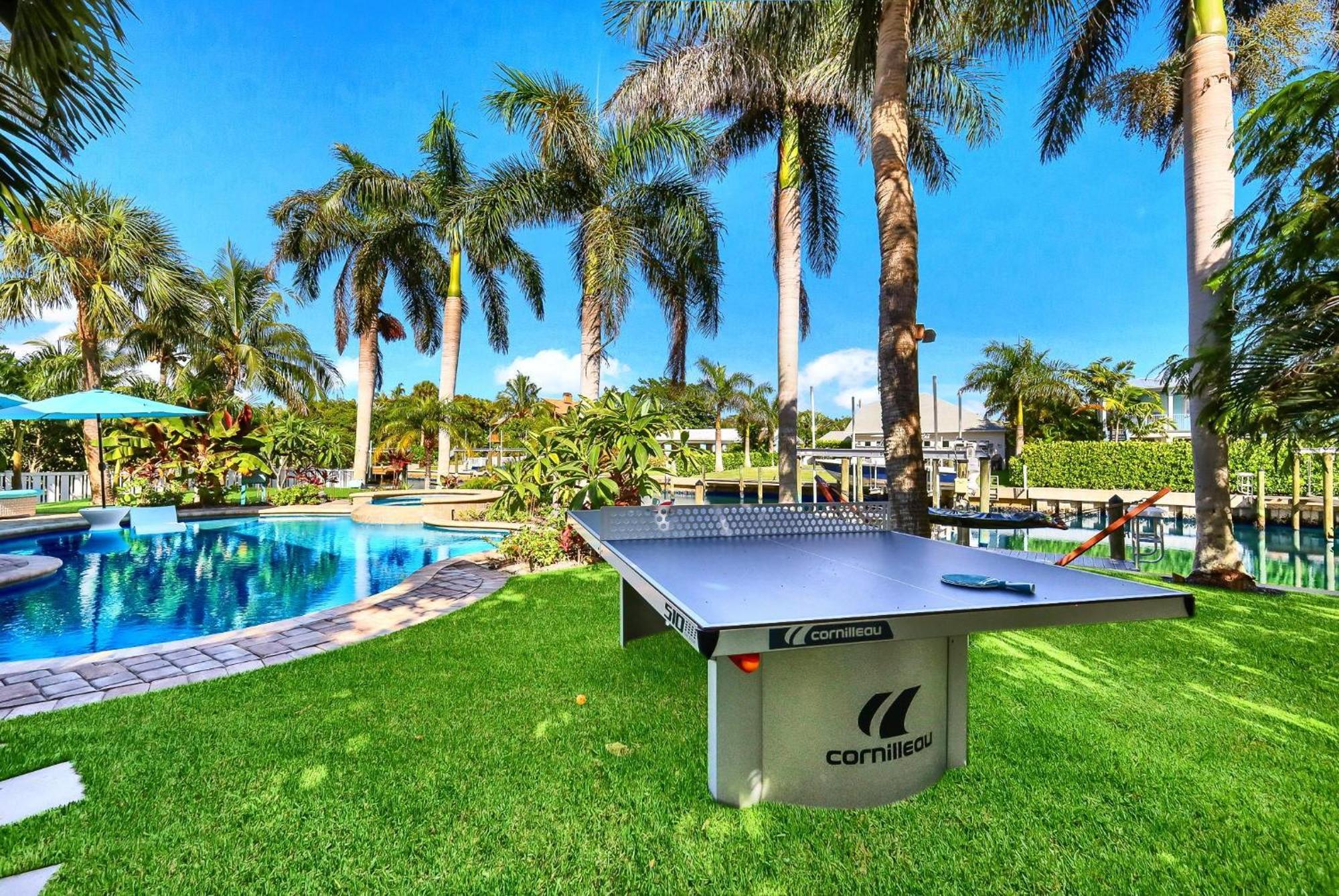 Bikinis And Martinis Waterfront Canal Villa Anna Maria Exterior foto