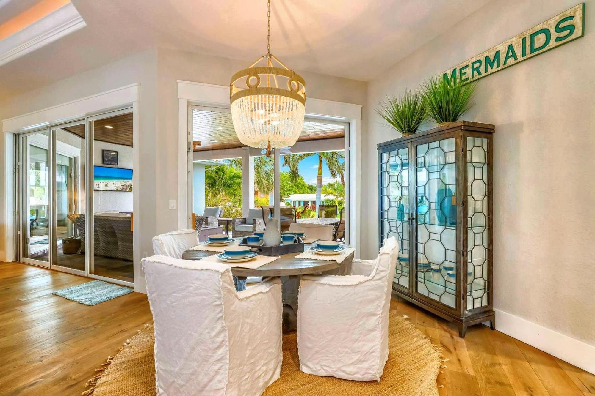 Bikinis And Martinis Waterfront Canal Villa Anna Maria Exterior foto