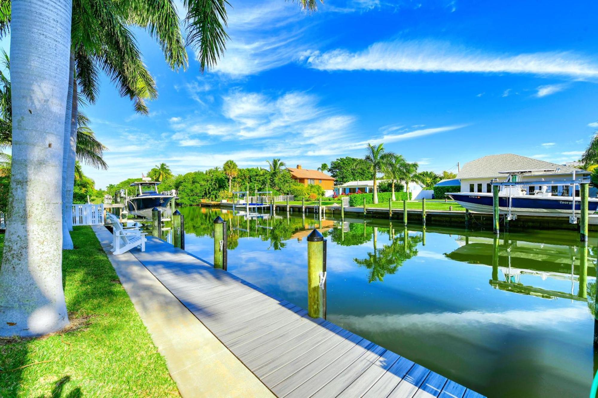Bikinis And Martinis Waterfront Canal Villa Anna Maria Exterior foto