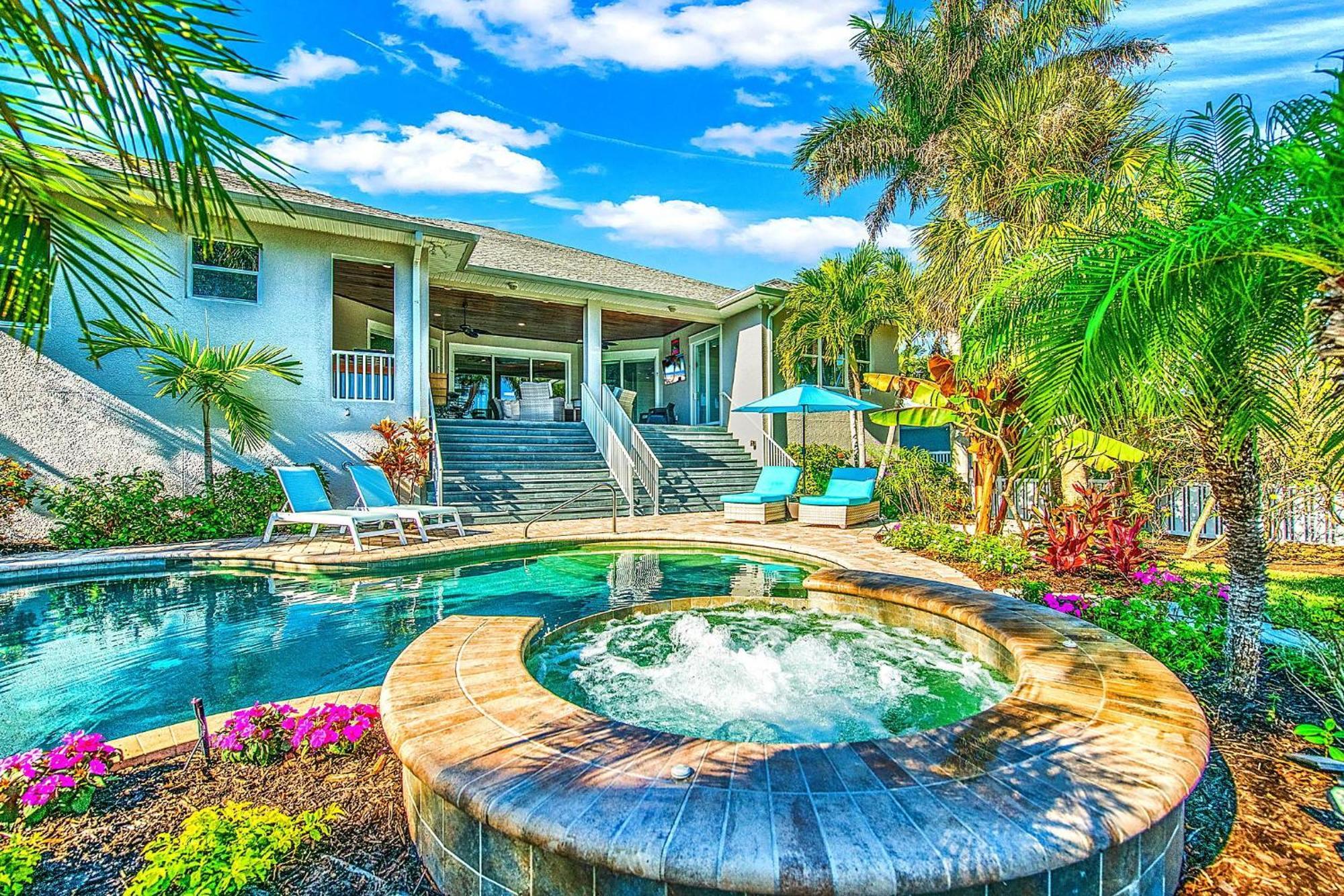 Bikinis And Martinis Waterfront Canal Villa Anna Maria Exterior foto